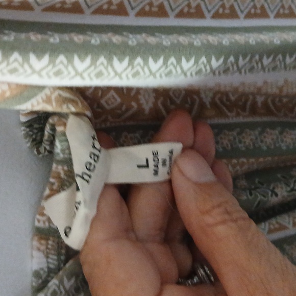 Derek Heart Sleeveless Romper - Picture 2 of 6